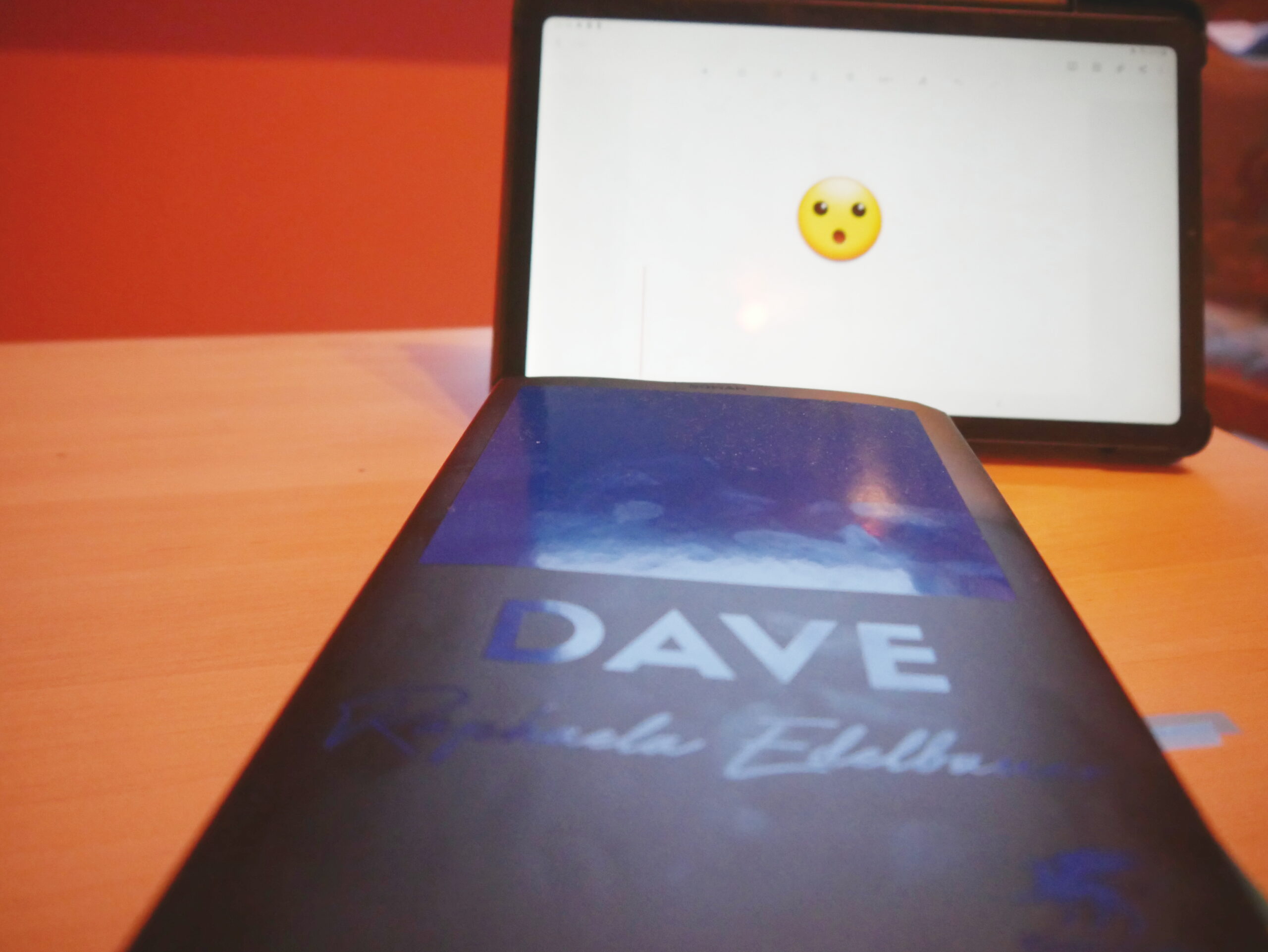 Edelbauer, Raphaela: DAVE – Rezension