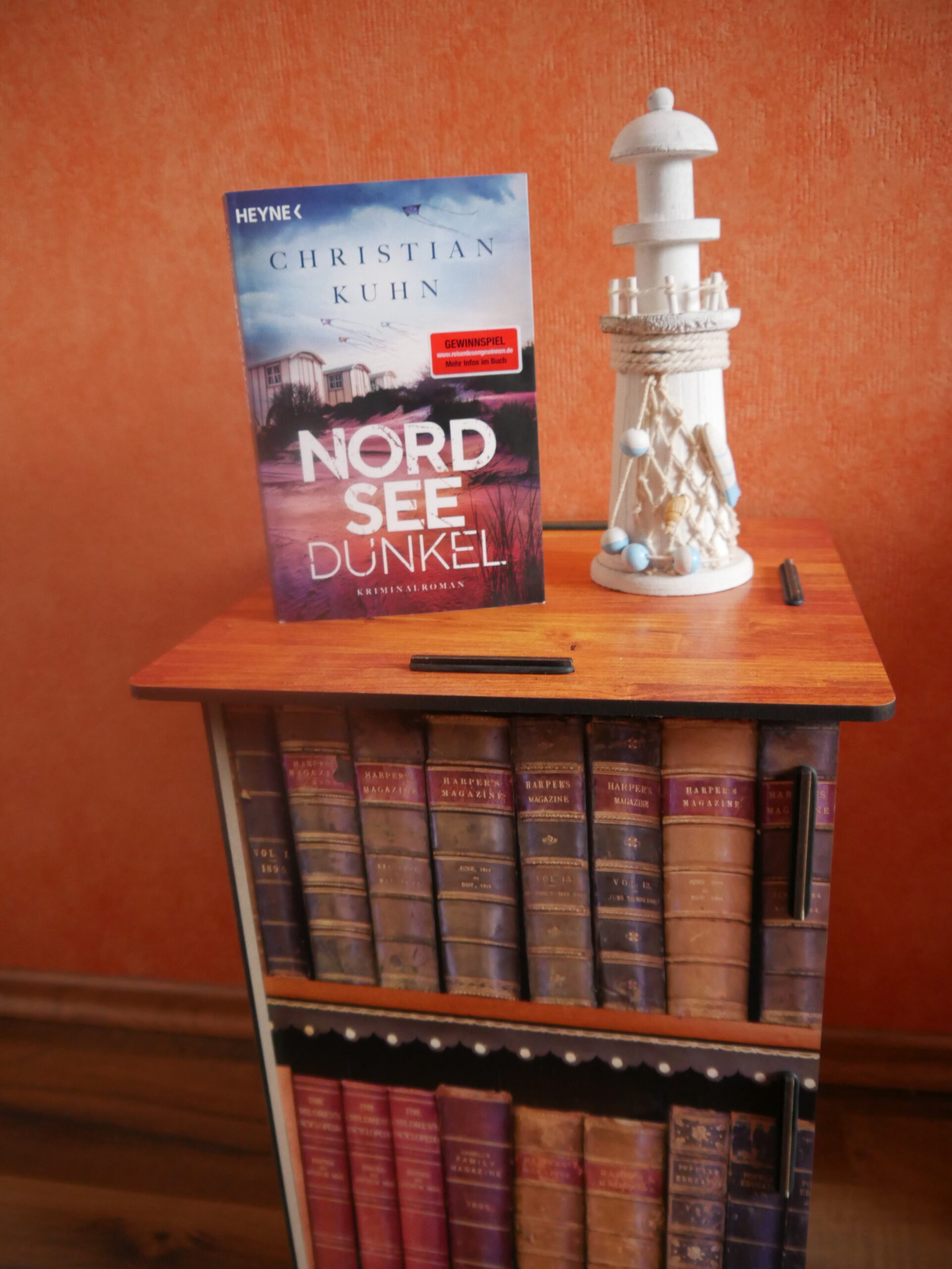 Kuhn, Christian: Nordseedunkel – Rezension