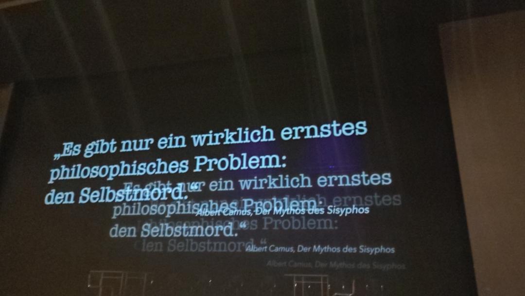 Theaterkritik: Gott von Ferdinand von Schirach – Schauspielhaus Düsseldorf. Inszenierung von Robert Gerloff