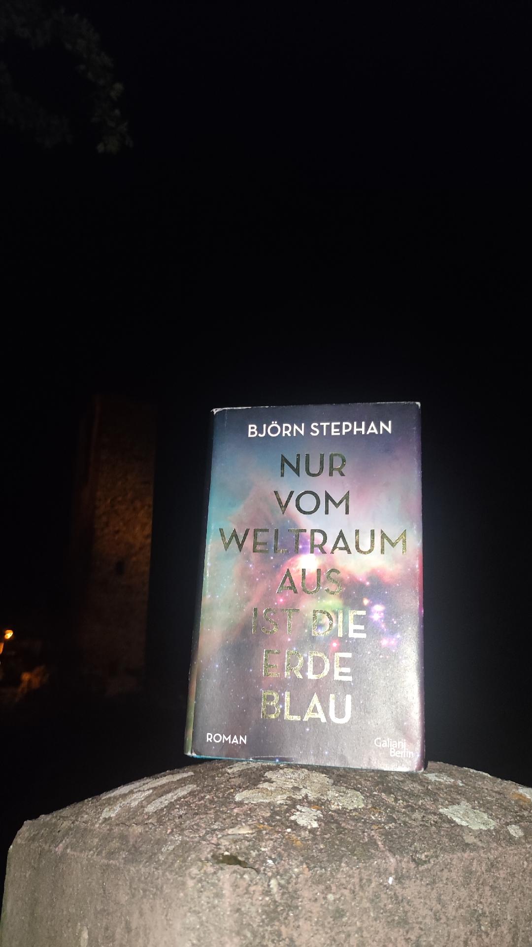 Von Träumen in Plattenbauzeiten – Stephan, Björn: Nur vom Weltraum aus ist die Erde blau