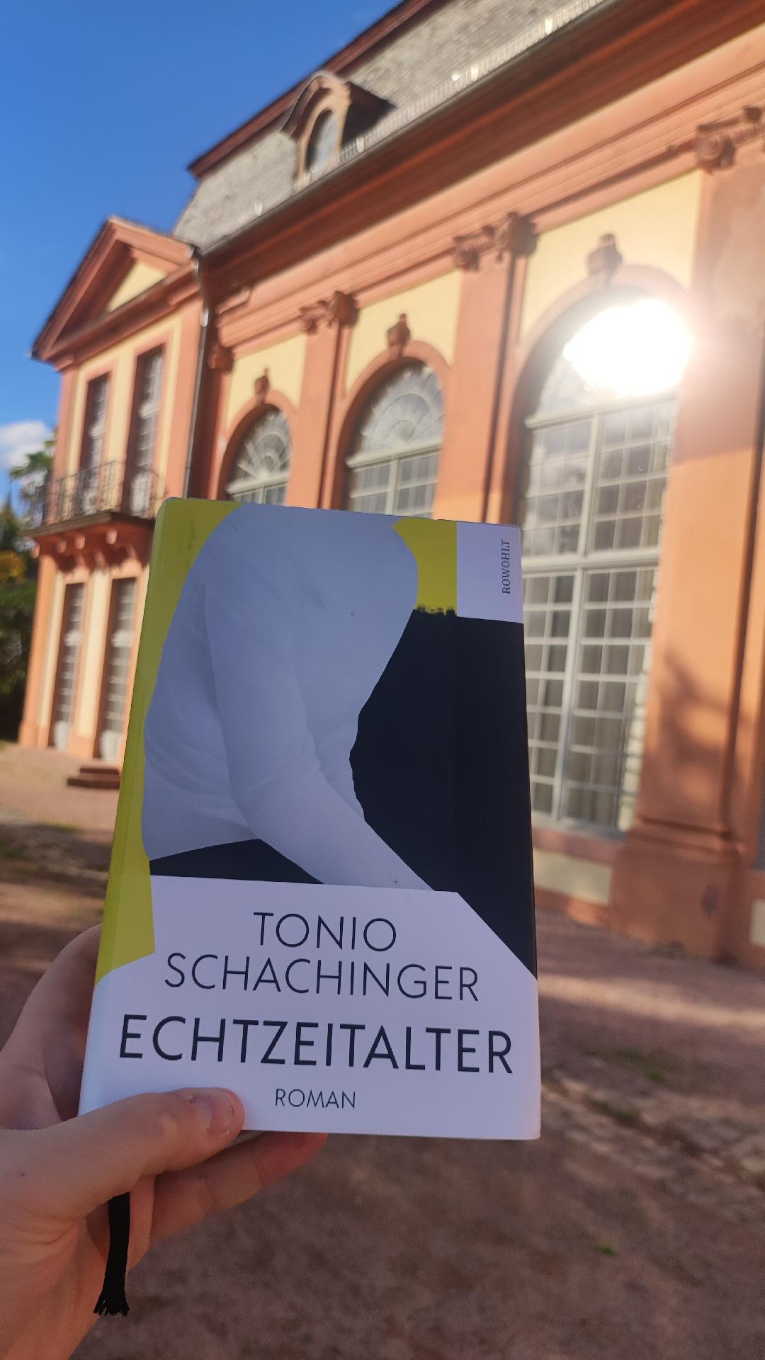 Ein Blick in die Gesellschaft durch ein Internat – Tonio Schachinger: Echtzeitalter